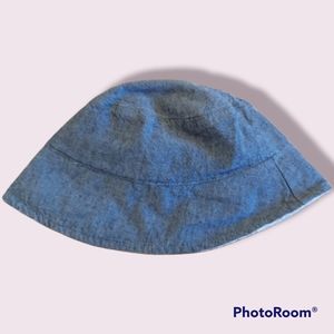 Carters Sun hat size 0-6 months